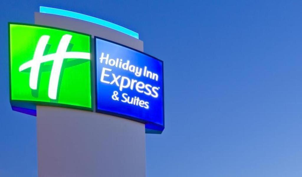 Holiday Inn Express & Suites Brentwood Exterior photo